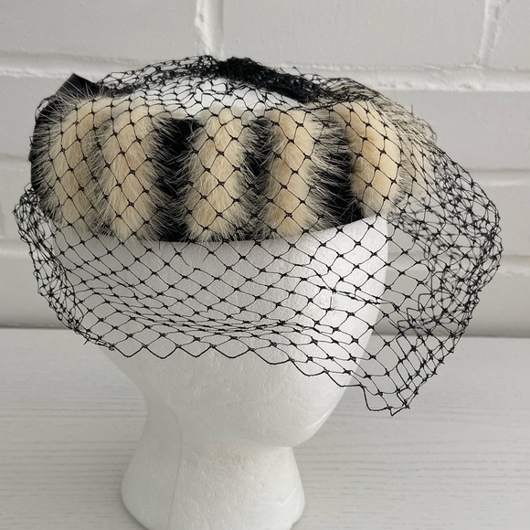 Classic Vintage Elegant Black With Cream Fox Fur Veil Halo Crown Fascinator Hat - Picture 1 of 10